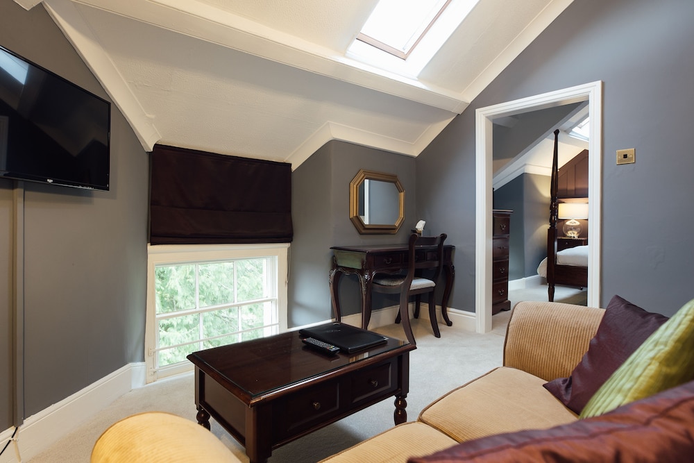 Elm Grove Country House 30/50