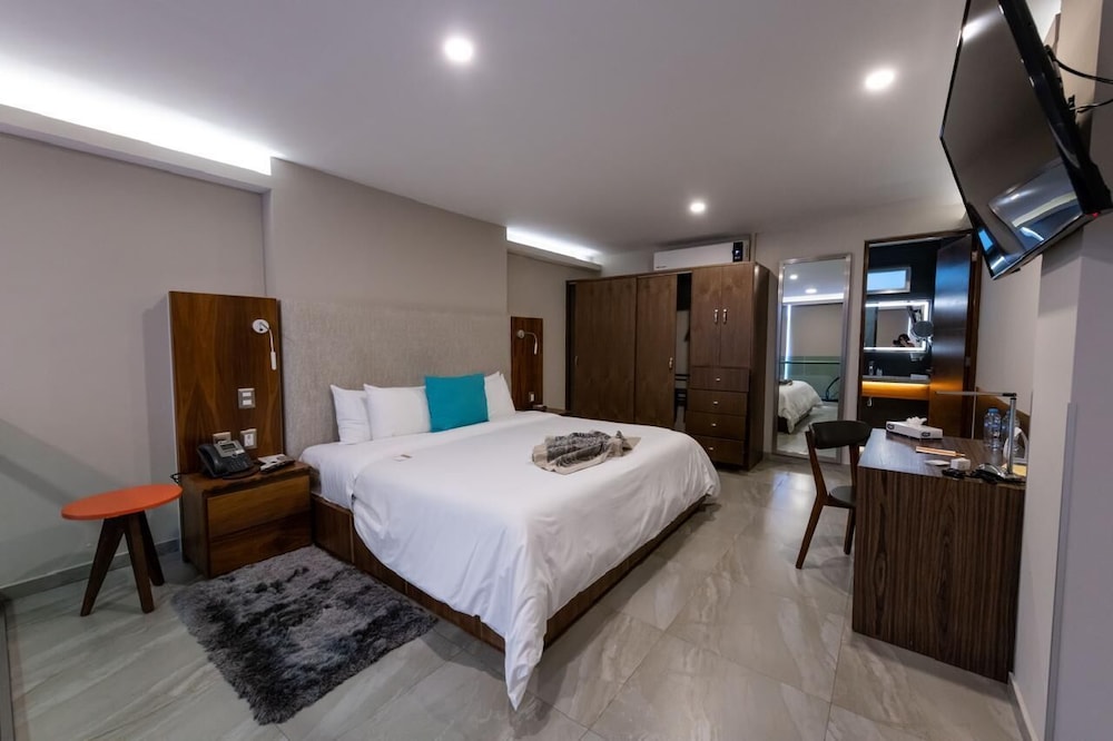 J. Towers Hotel Suites 26/68