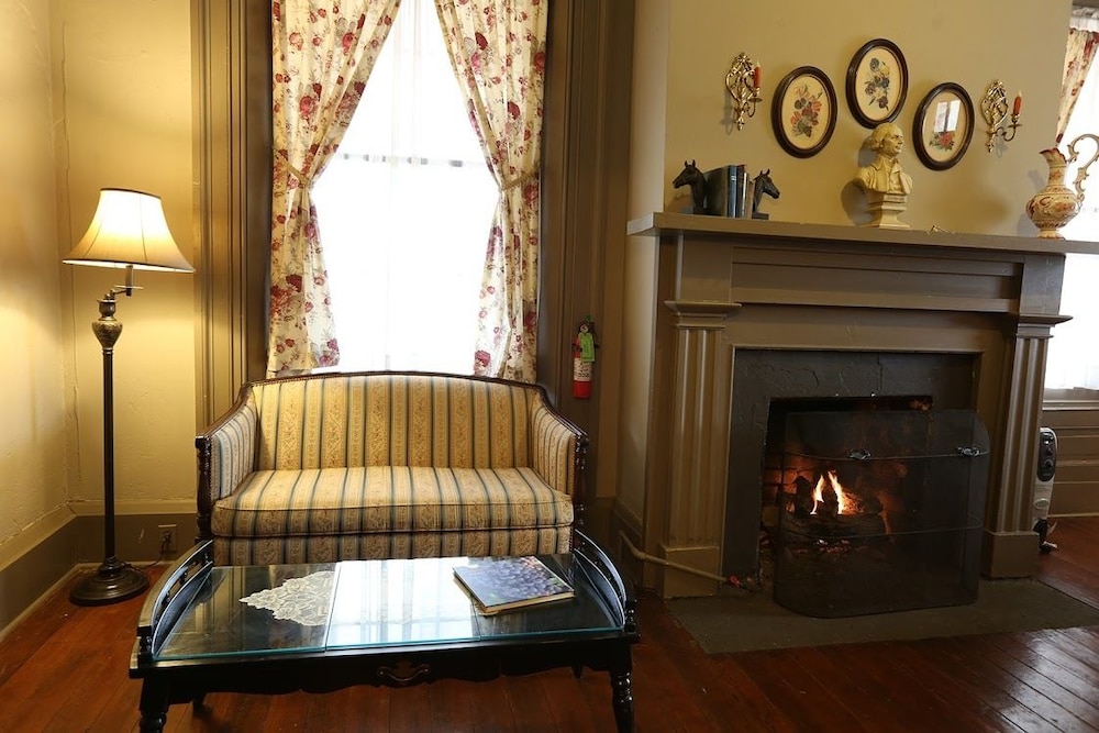 Lafayette Inn 44/66