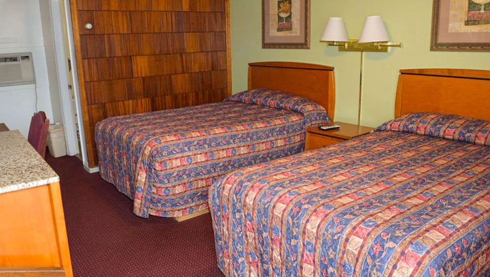 Relax Inn Bloomsburg 15/33