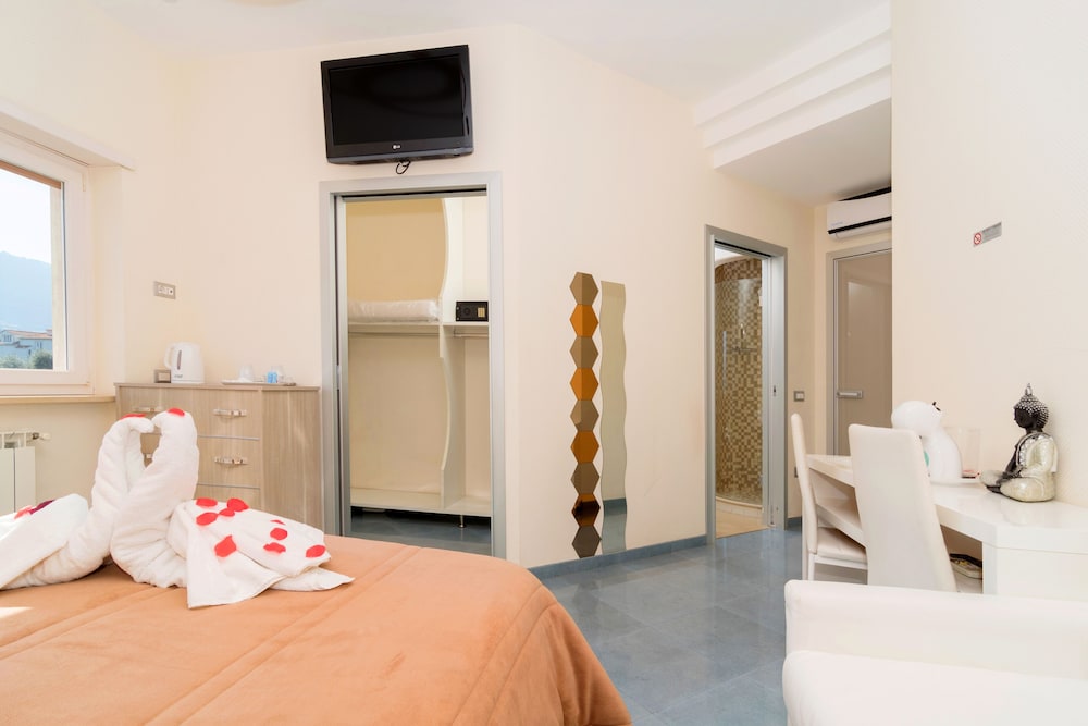 Emily Suites 23/51