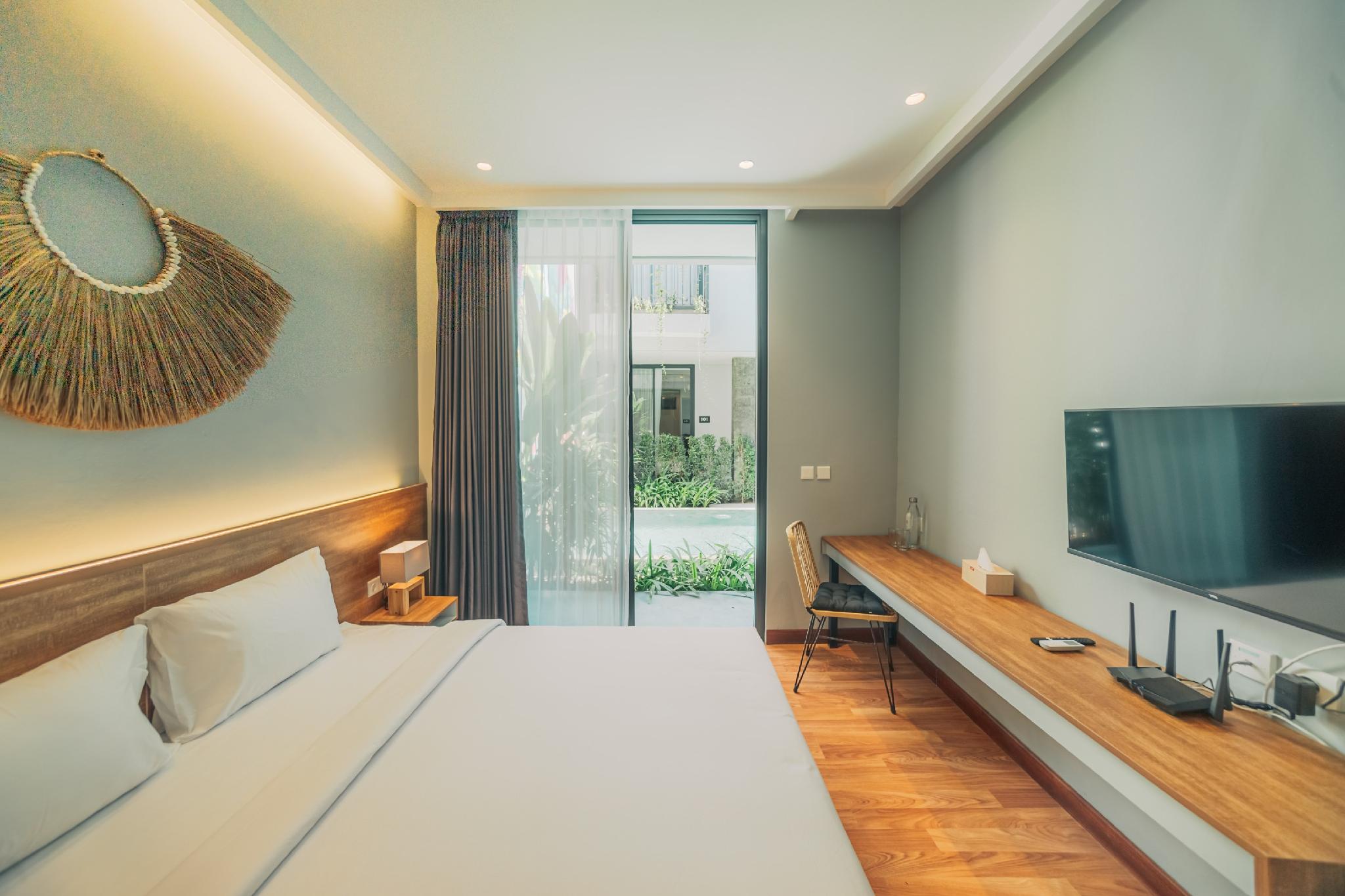 DELUXE, DOUBLE BED