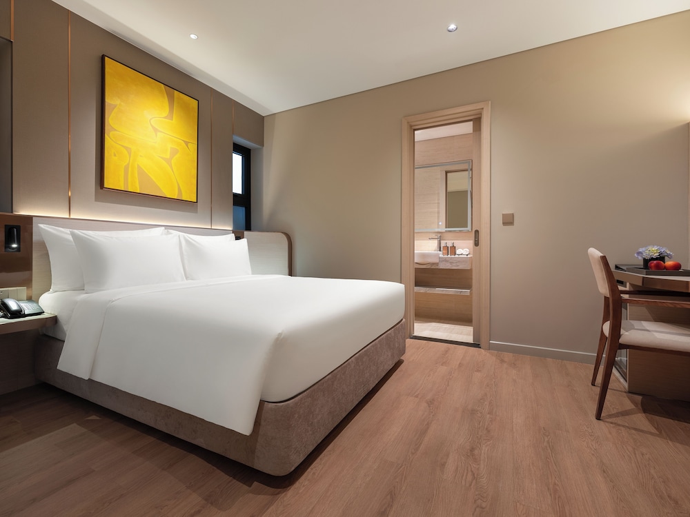Deluxe, Queen Bed, Exterior Wing
