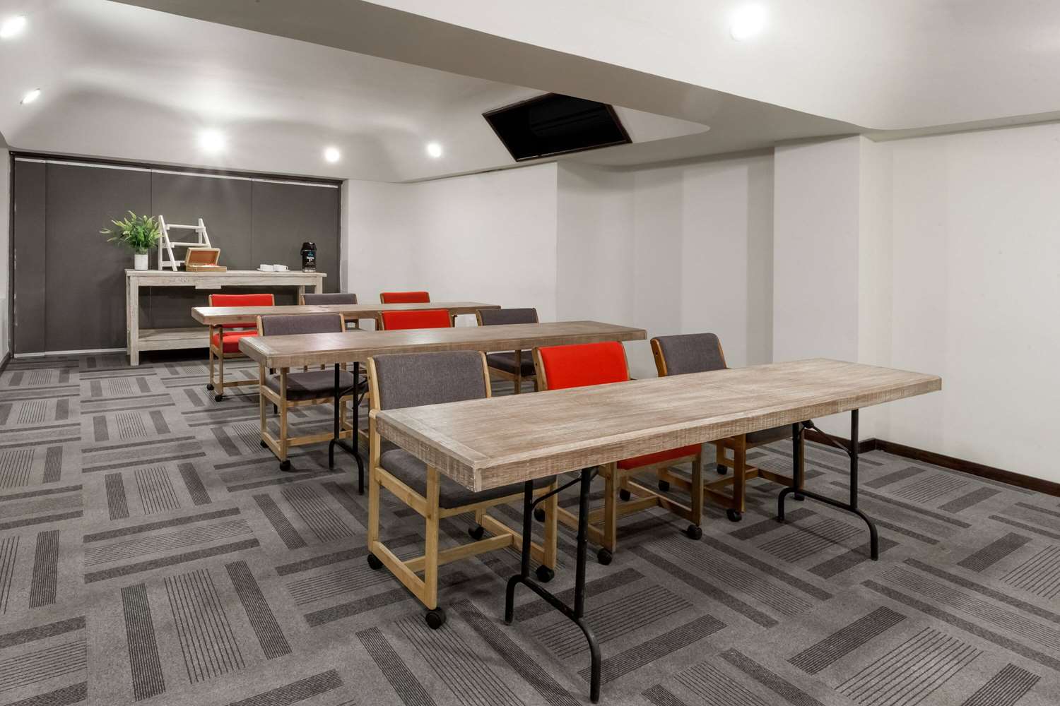 Ramada Plaza by Wyndham Leon 44/54