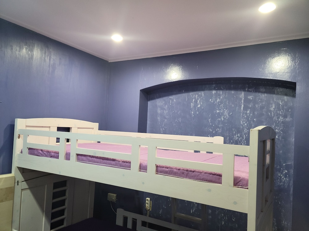 Vision Guest House 3/50
