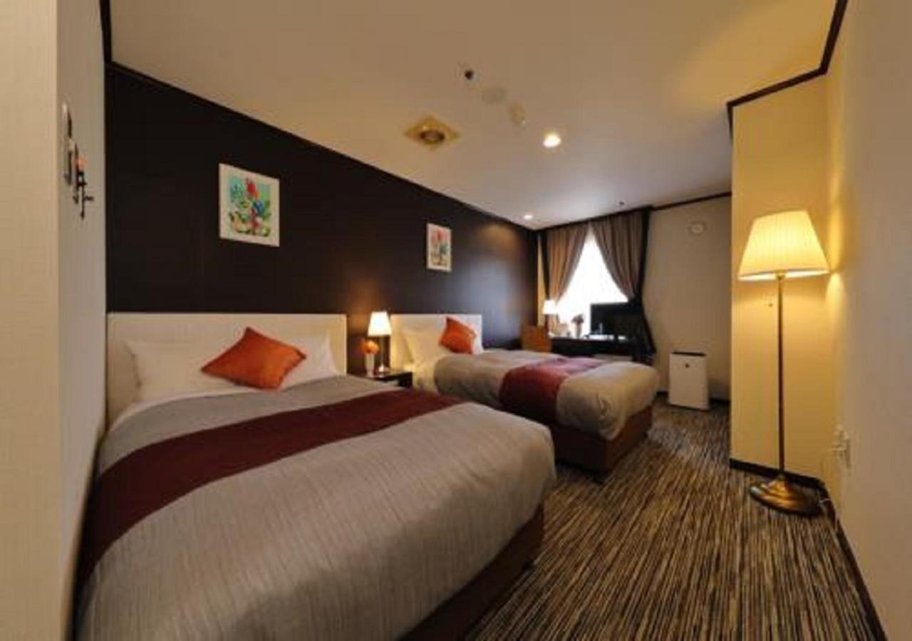 Standard, Twin Beds