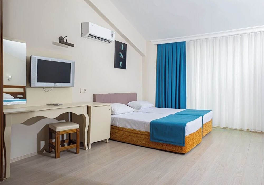 Valeri Beach Hotel 15/50