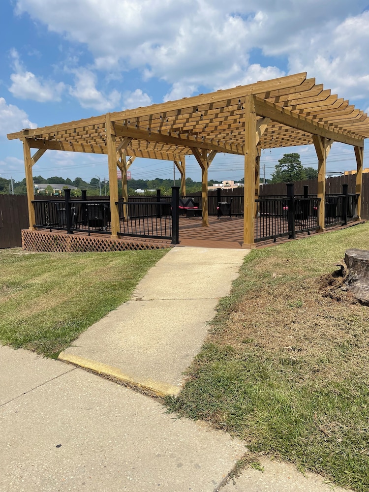 Ramada by Wyndham Studio Suites Dothan 28/35