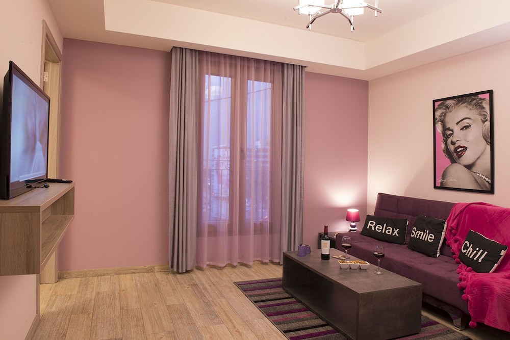 HOtello Guest Suites 22/28