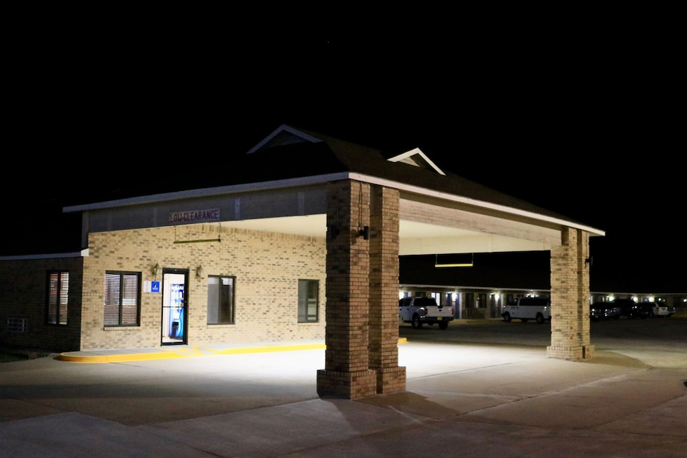 Heritage Inn & Suites 27/31