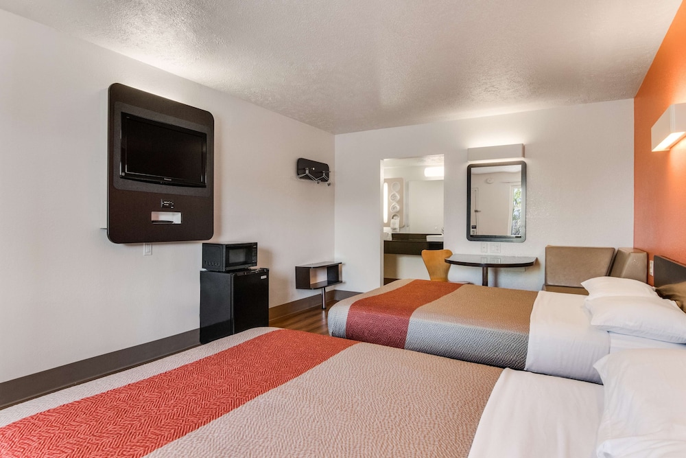 Motel6 Youngstown, OH 12/31