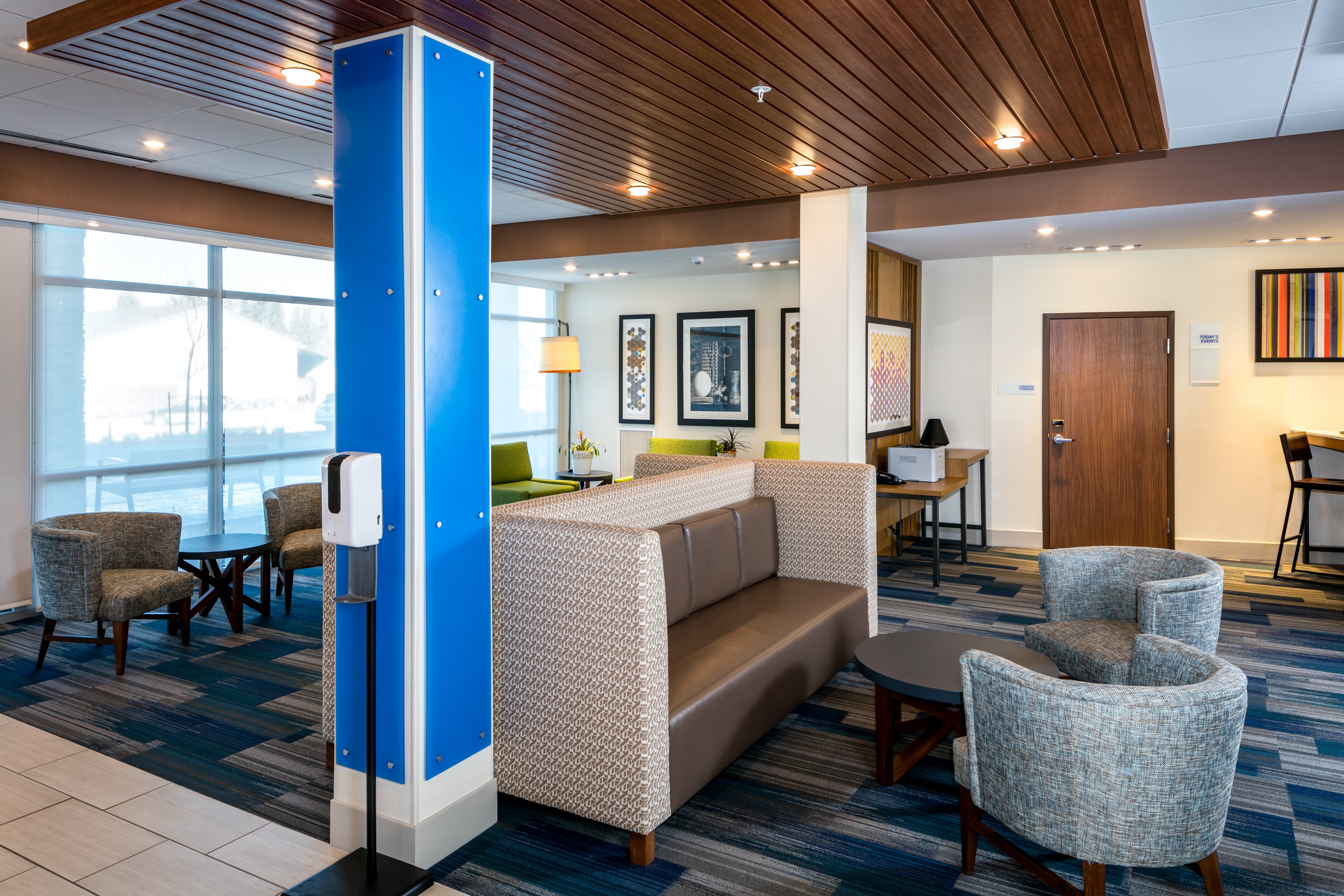 Holiday Inn Express & Suites Bend South 26/45