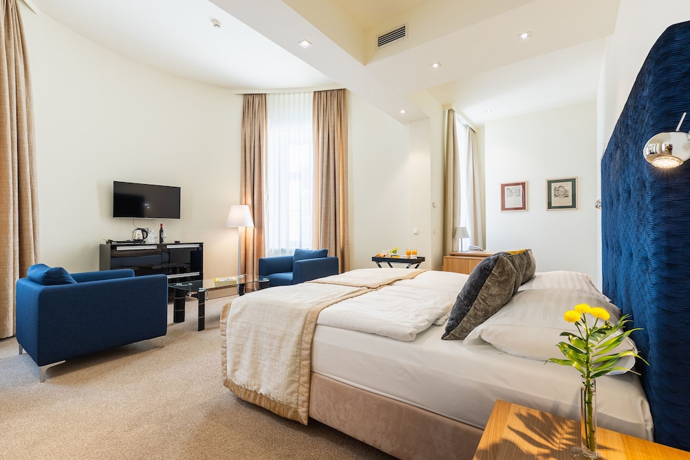 Hilight Suites Hotel 8/49