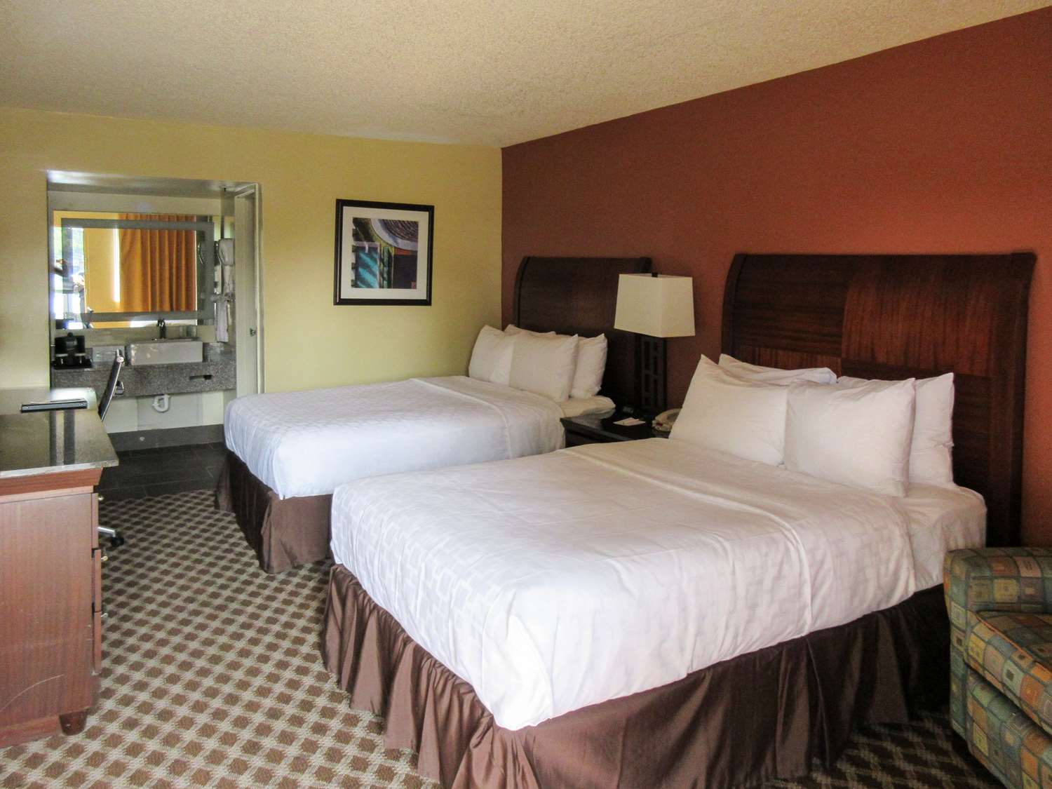 EFFICIENCY, 2 DOUBLE BEDS