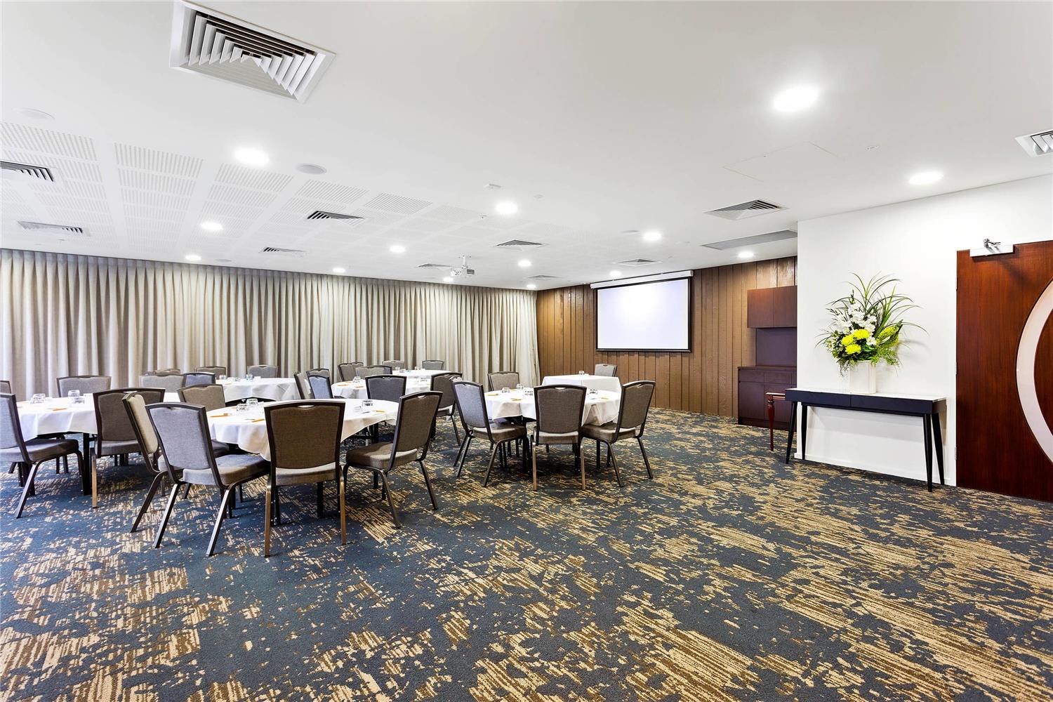 Quality Hotel Lakeside 45/51