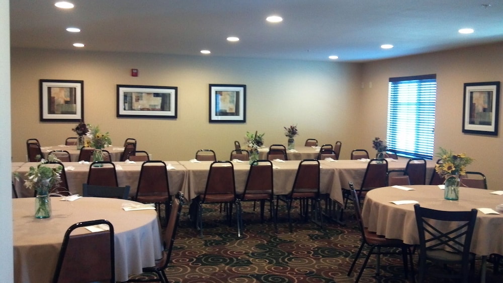 Cobblestone Hotel Knoxville 43/56
