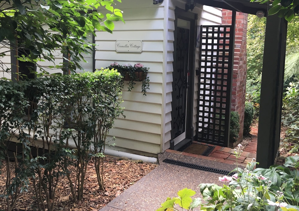 Clarendon Cottages 2/48
