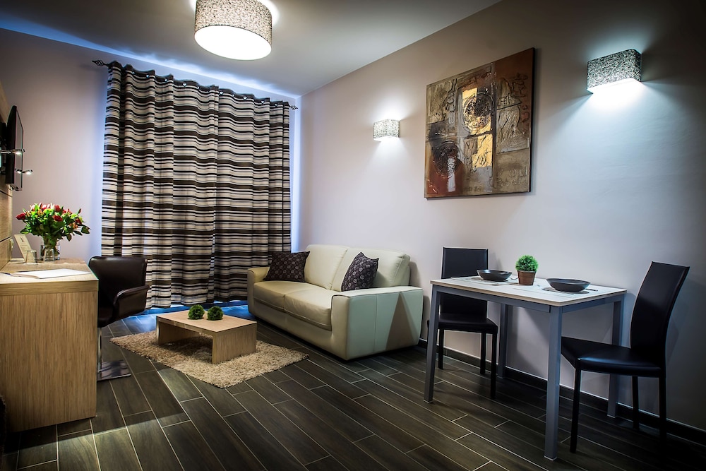 Ibis Styles Charleroi Airport Aero44 38/57