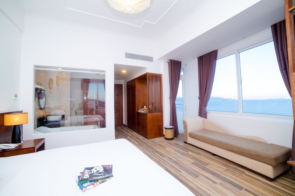 The Light Hotel Resort 51/70