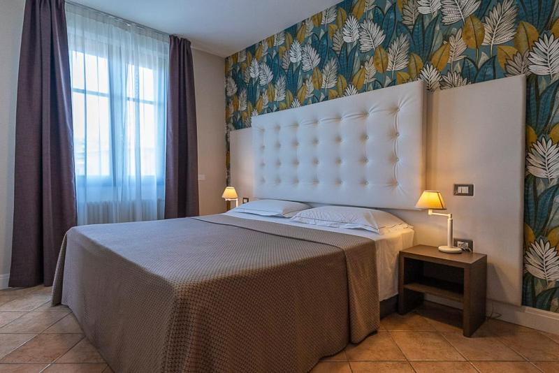 2 Bedrooms, Suite, Partial Lake View, Balcony, Large