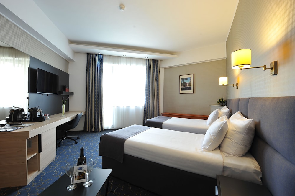 Crystal Palace Hotel 14/67