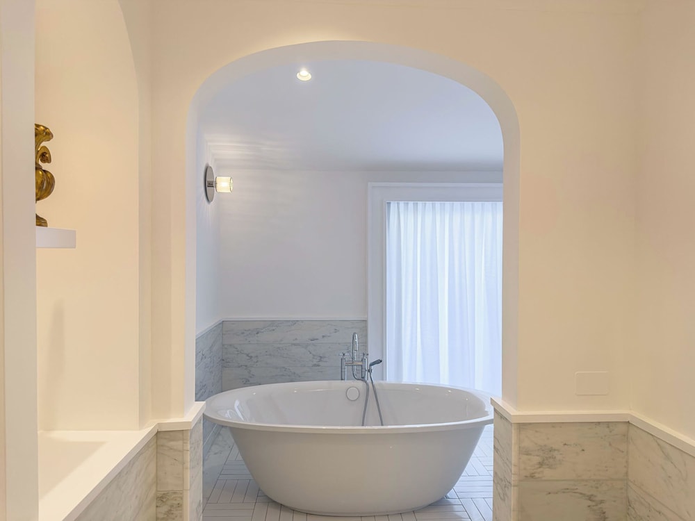 Penthouse Suite, King Bed, Sea View, Sofa، Grand Hotel Europa Palace 7/10