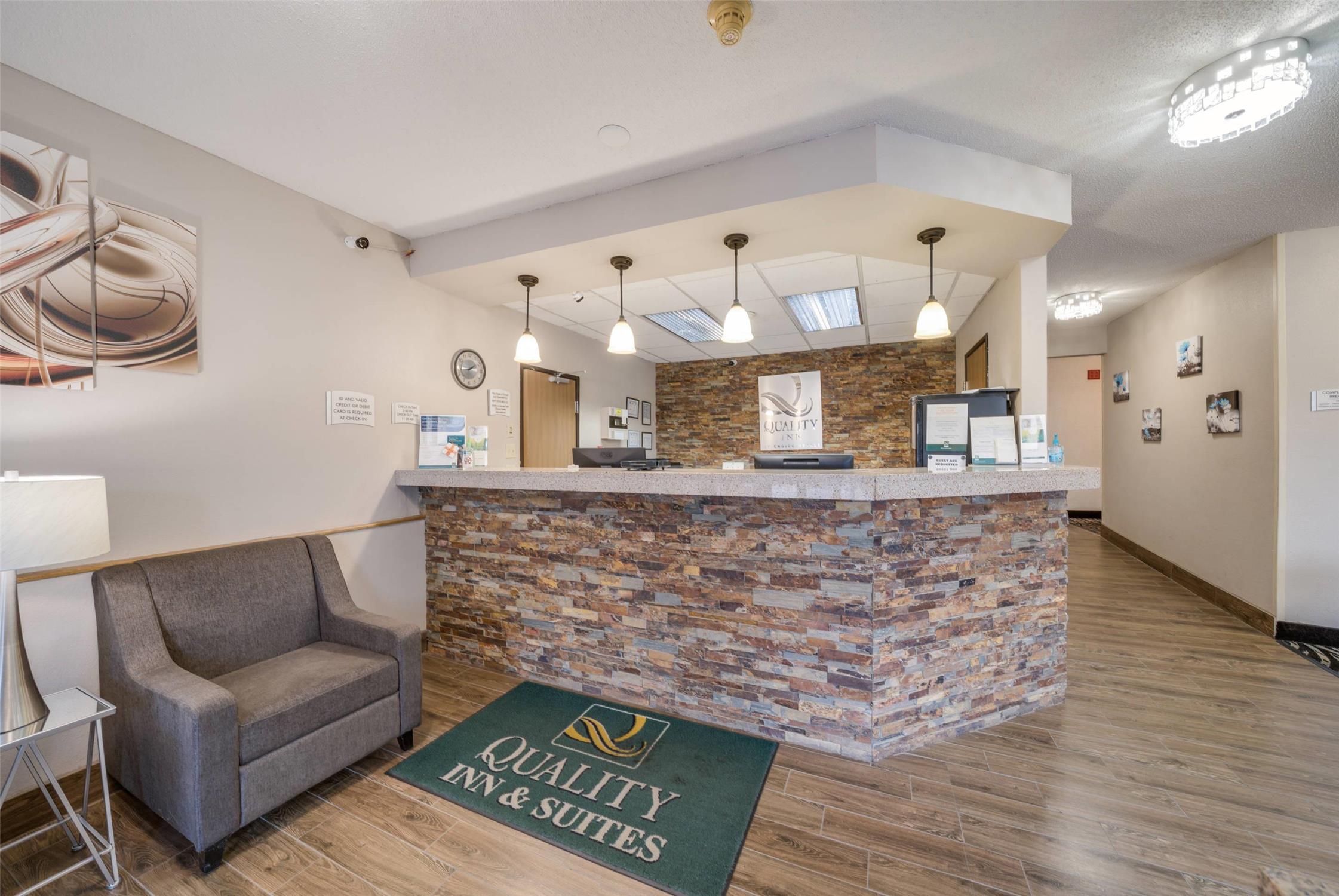 Quality Inn & Suites Sioux Falls South, SD 2/7