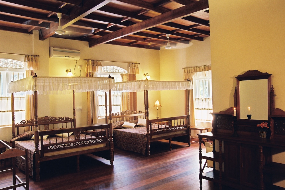 Manor House Boutique 25/50