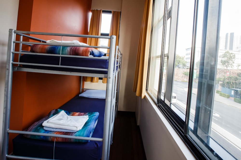 Bunk Backpackers 17/50