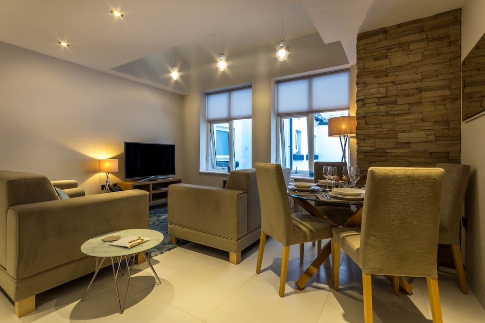 Basinghall Suites 25/33