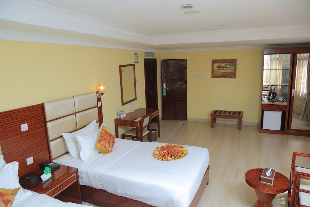Tiffany Diamond Hotel Indira Gandhi Street 15/71