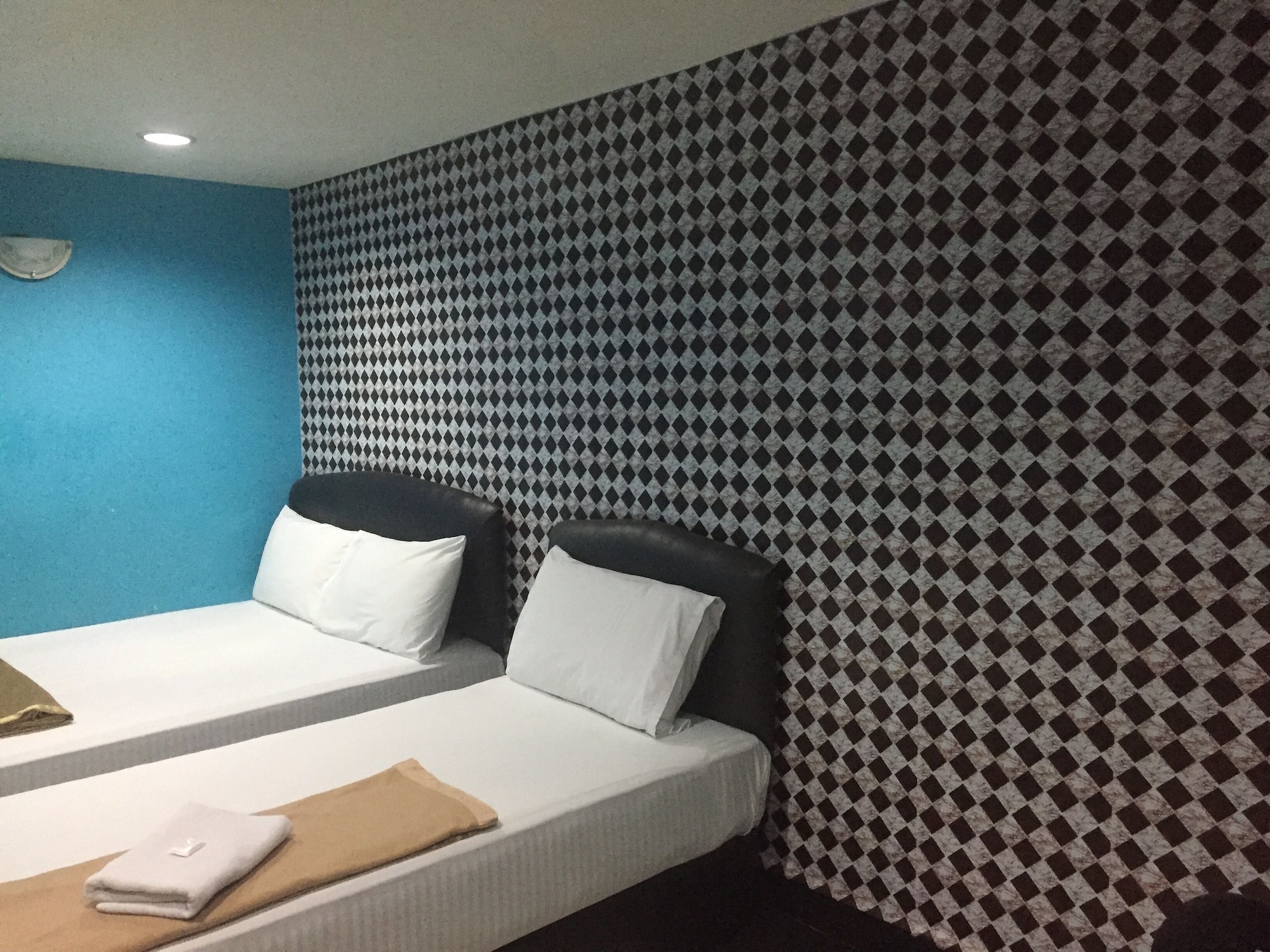 ROOM, TRIPLE