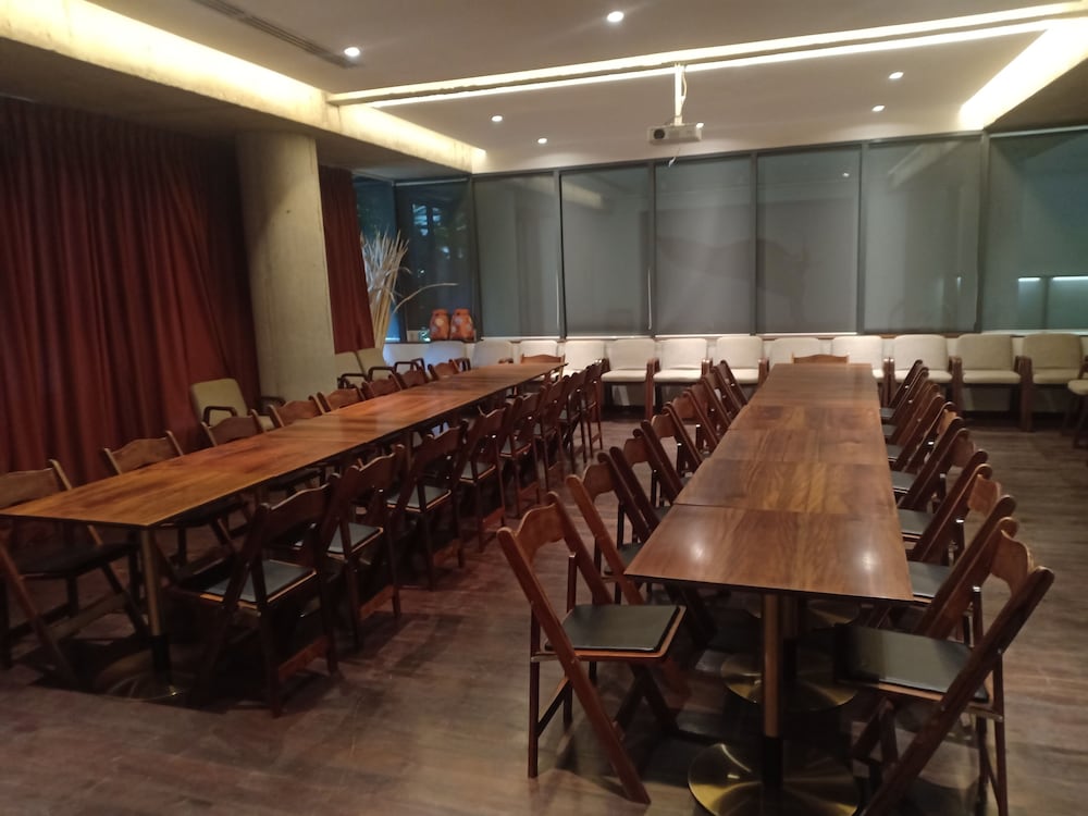 Penh House Hotel 63/74