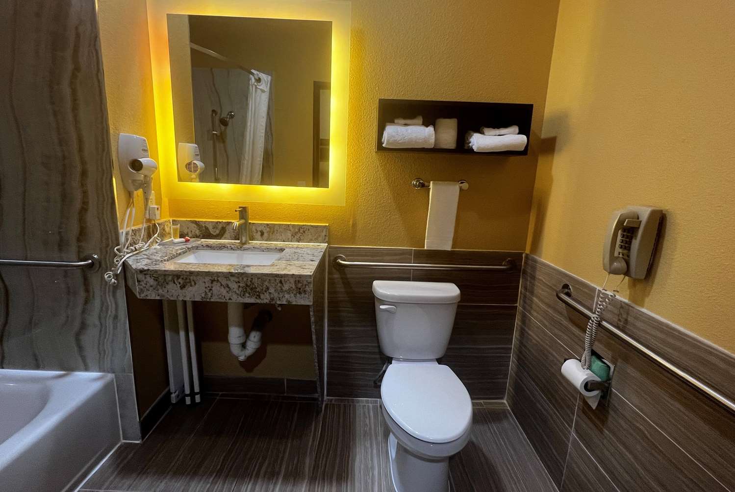 Super 8 by Wyndham Pasadena 23/25