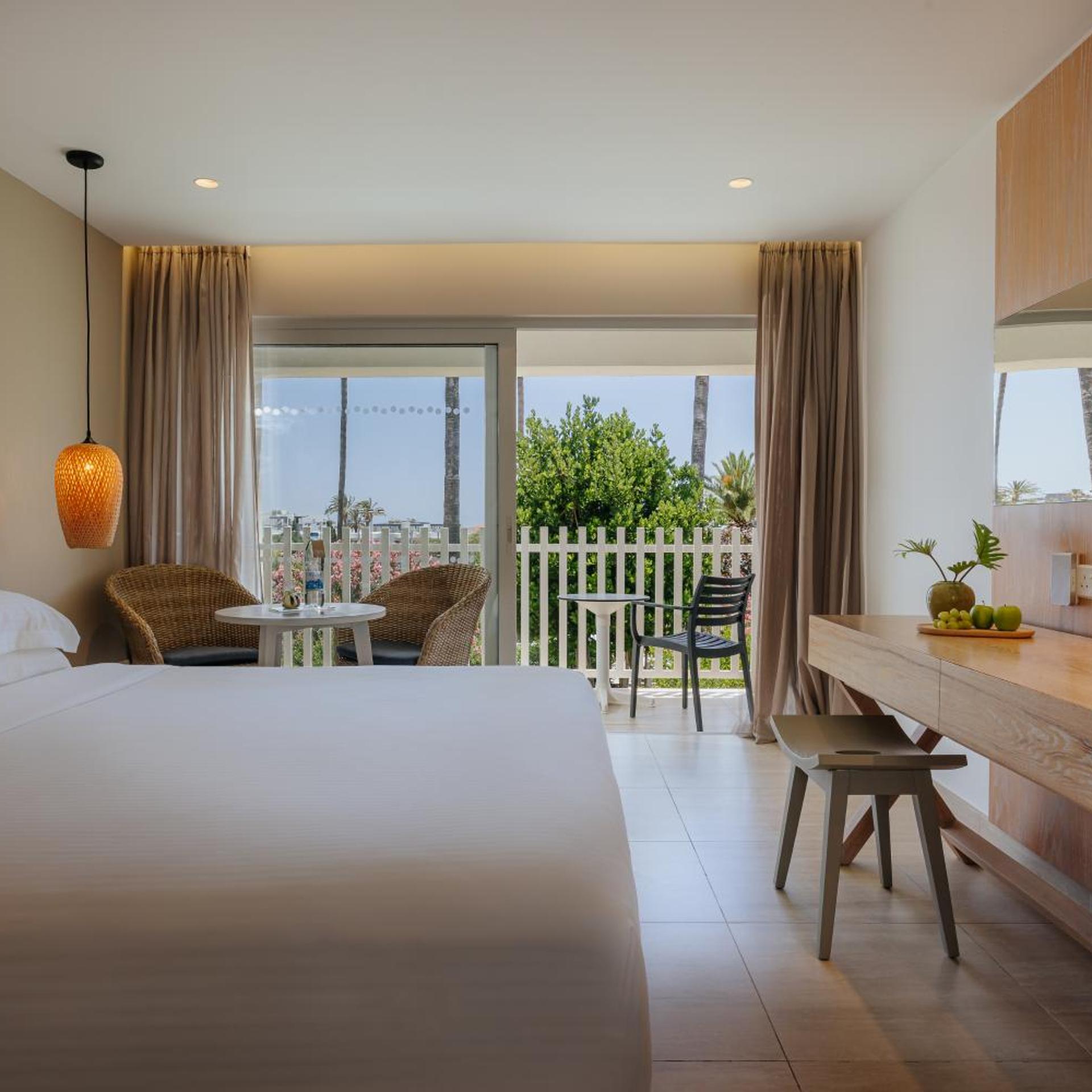 Room, Twin Beds, Garden View