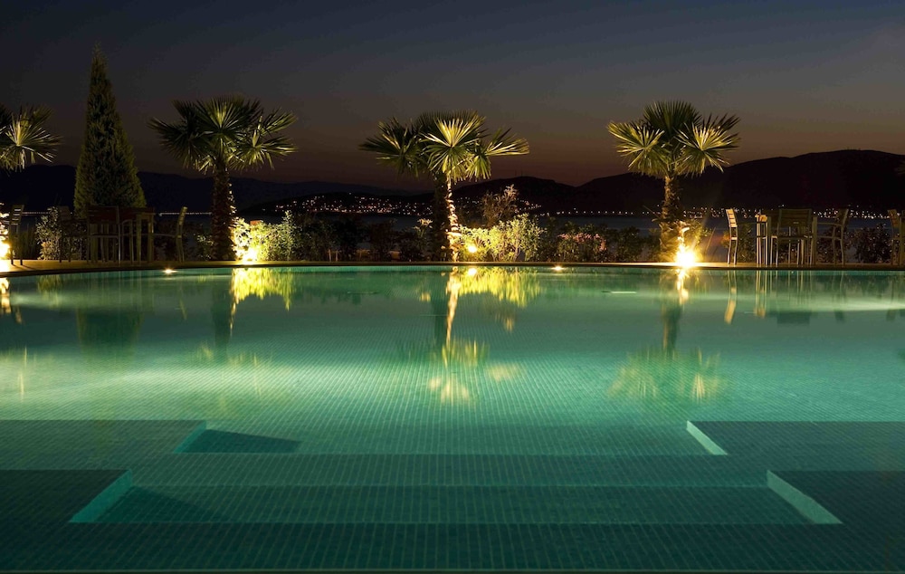 Valis Resort 37/68