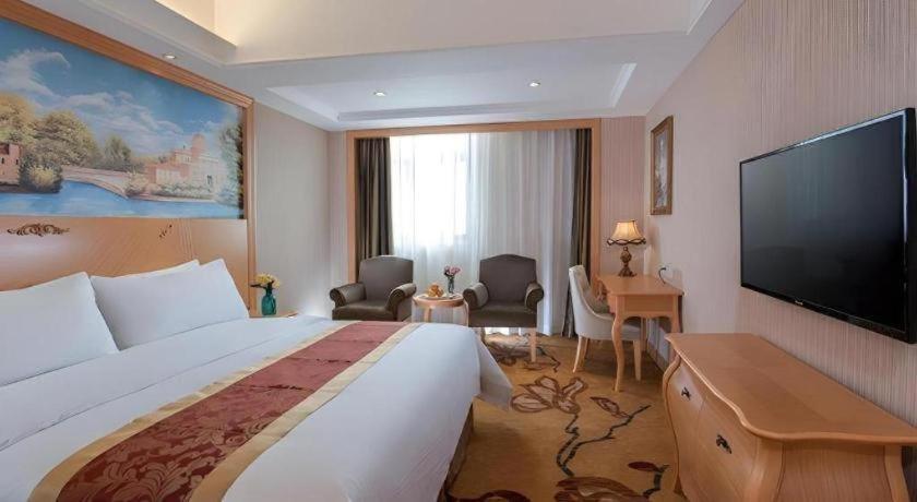 Vienna Hotel (Shenzhen Pingdi Huancheng South Road) 10/49