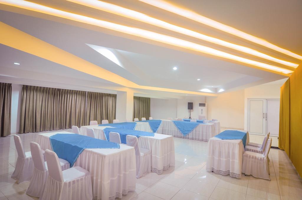 Hotel Candiview Semarang 31/33
