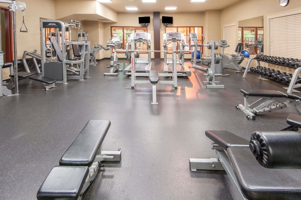 Ramada By Wyndham Drumheller Hotel & Suites 17/27