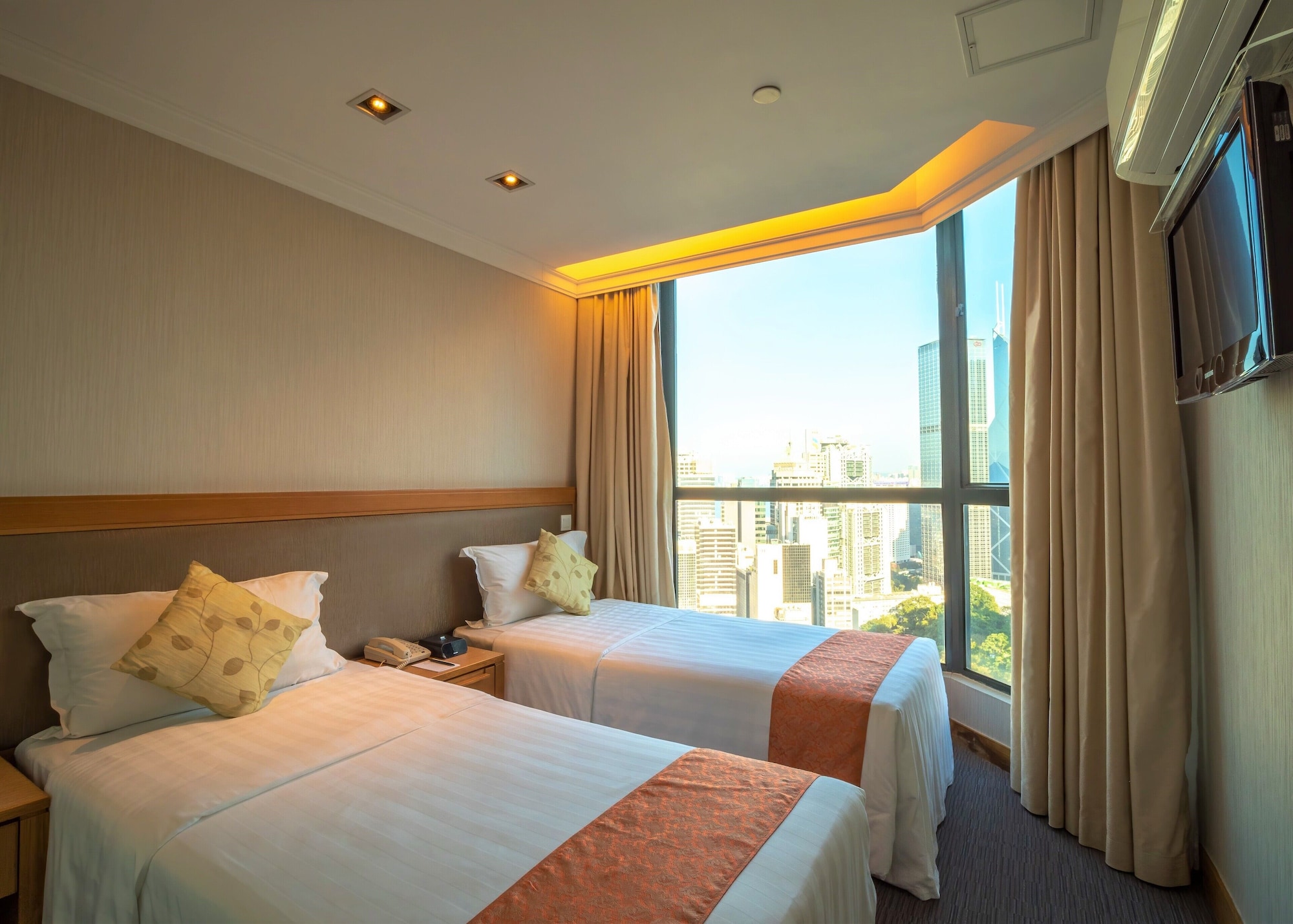 DELUXE, SUITE, CITY VIEW