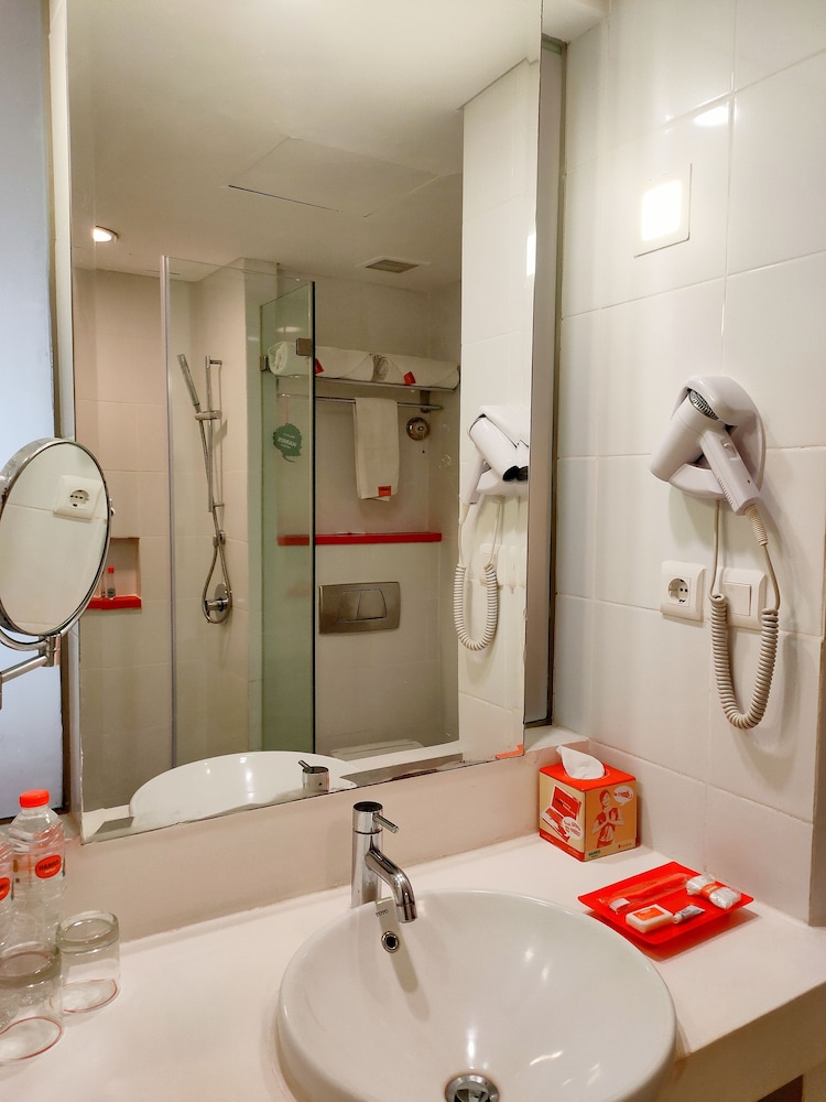 Harris Hotel And Conventions Denpasar Bali 64/66
