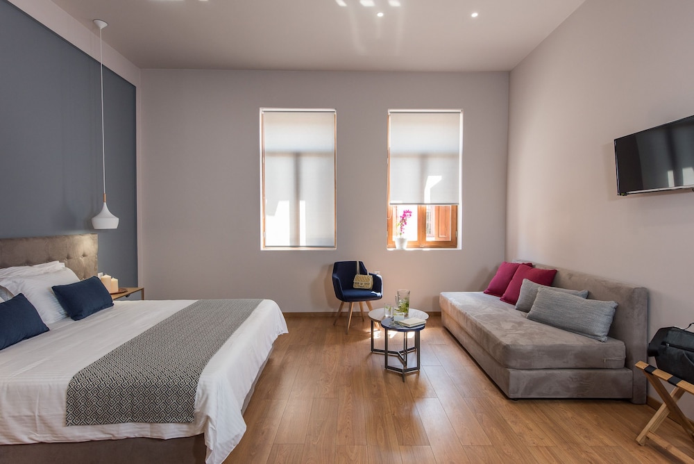 Bluebell Luxury Suites 10/42
