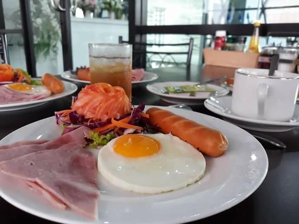 Thanburi Hotel 25/35