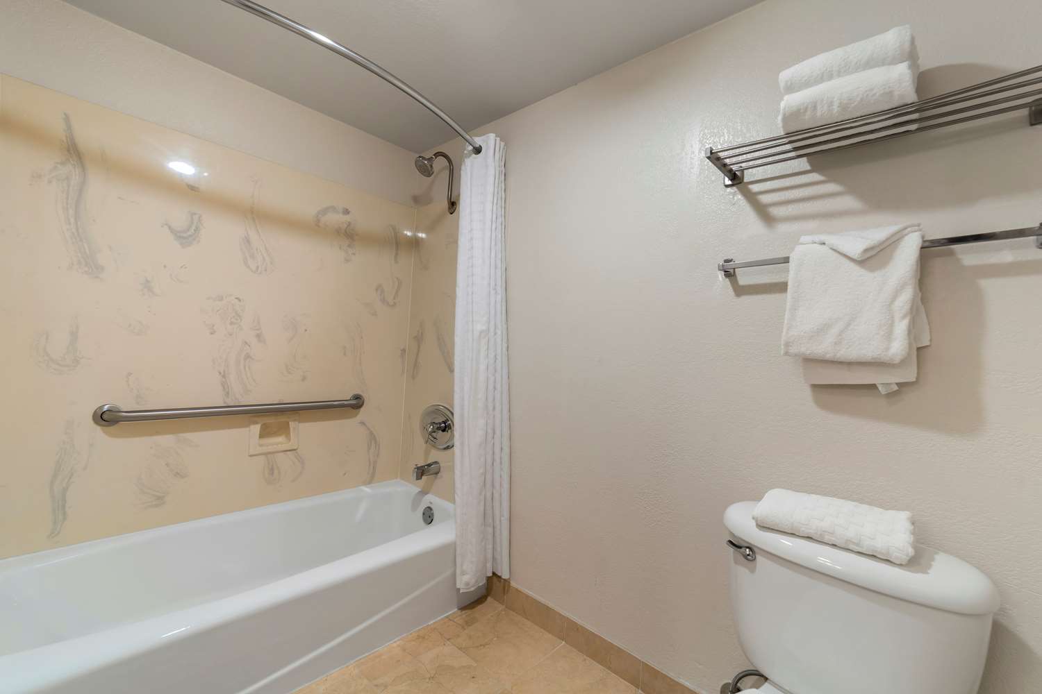 Best Western Plus Northwoods Inn 79/80