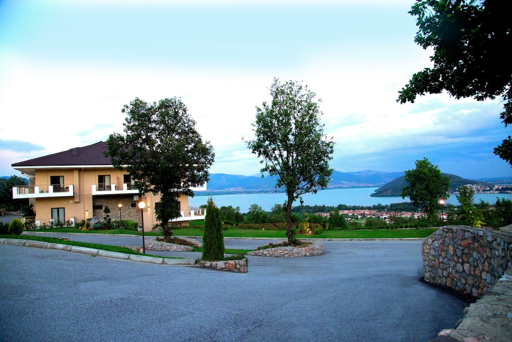 ENASTRON VIEW HOTEL 32/38