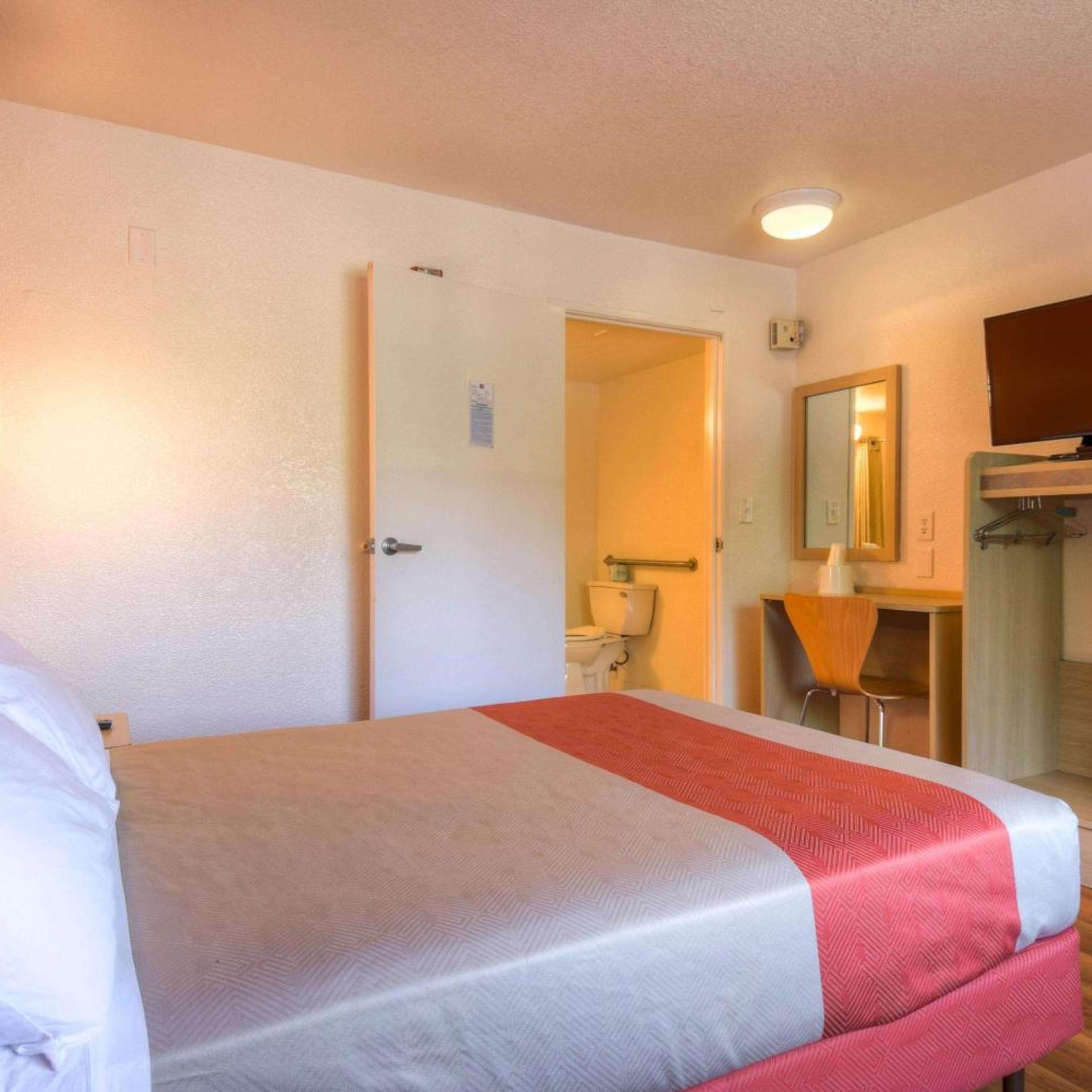 1 Full Bed ADA/Tub