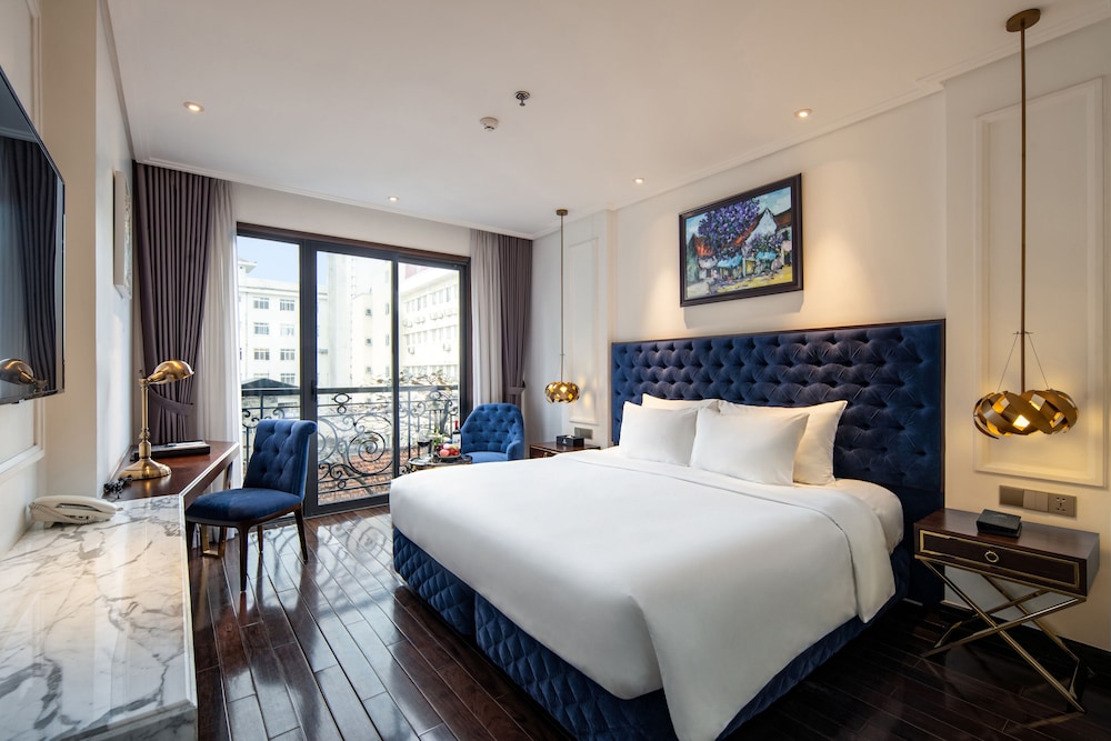 GRAND, EXECUTIVE, DOUBLE BED, CITY VIEW
