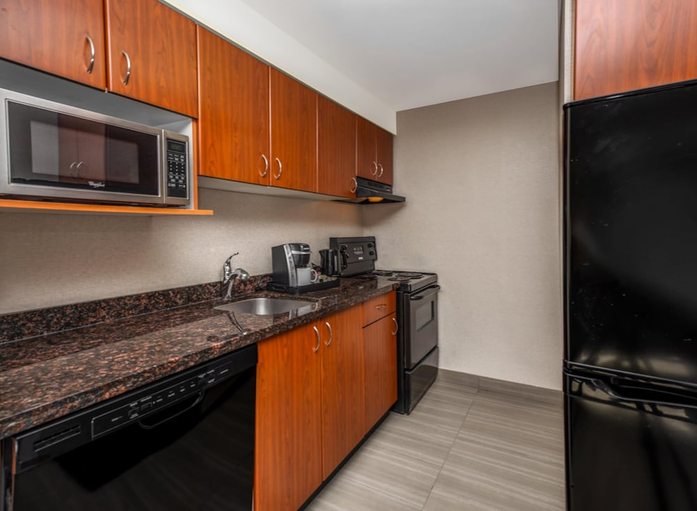Coast Calgary Downtown Hotel and Suites by APA 11/61