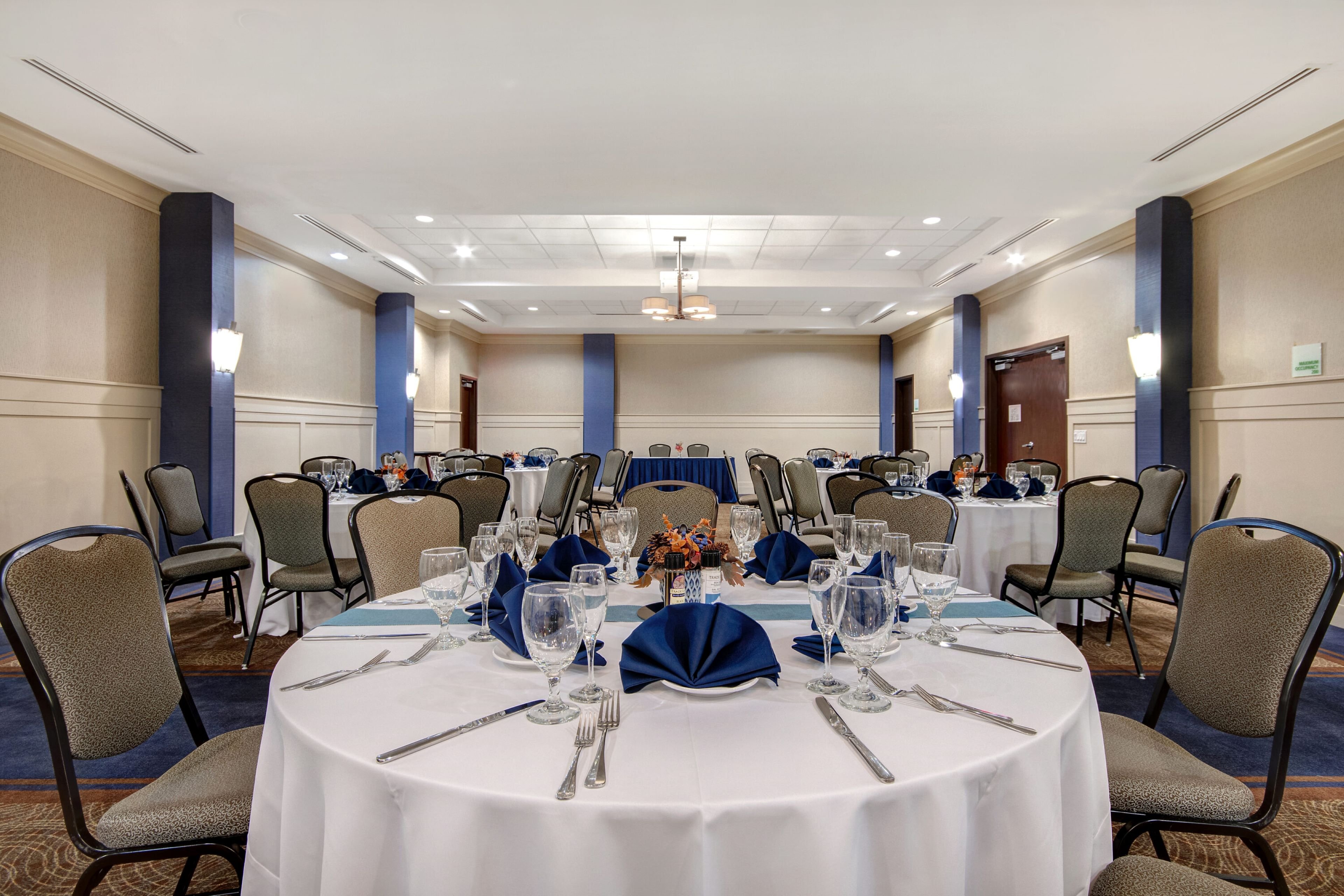 Holiday Inn Detroit Metro Airport 52/58