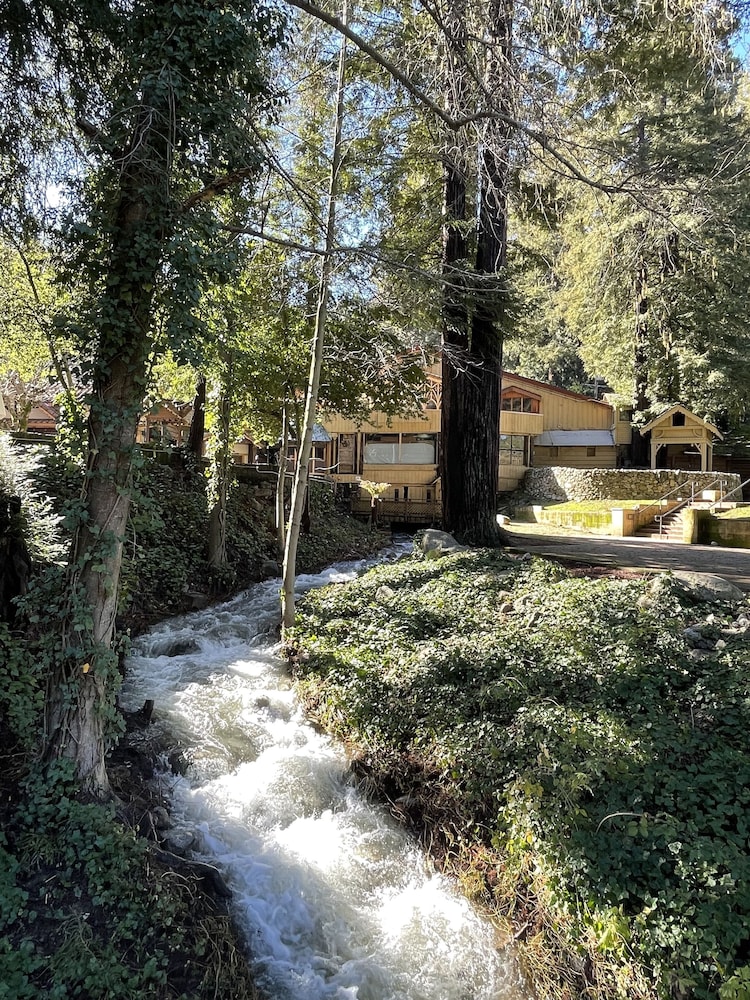 The Historic Brookdale Lodge 26/50